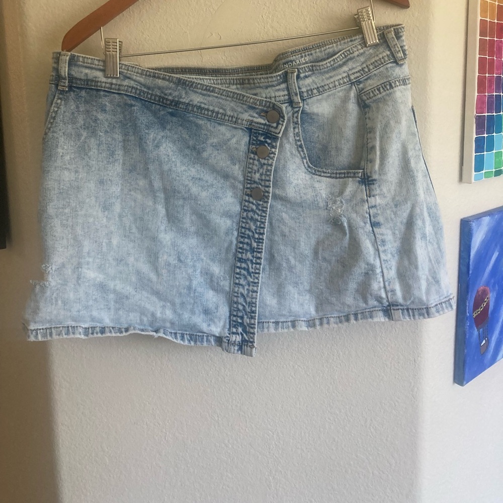 No Boundaries Denim skirt/shorts with pockets Size 19